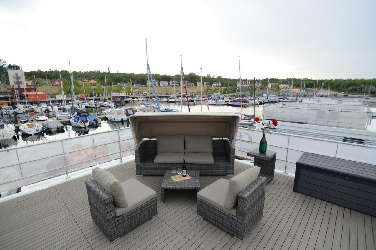 Hausboote Und Ferienhaeuser Marina Muecheln Mucheln Exteriör bild