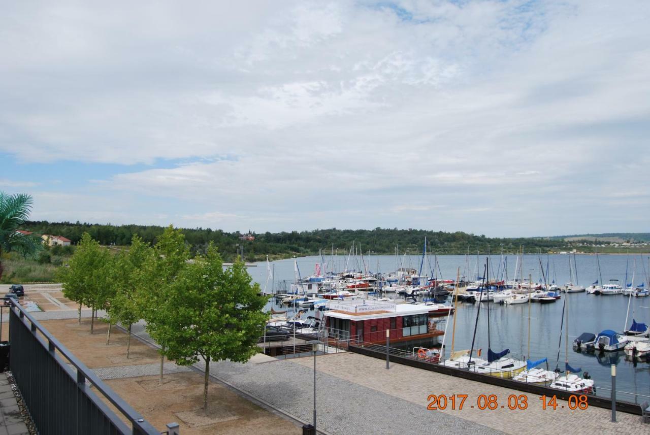 Hausboote Und Ferienhaeuser Marina Muecheln Mucheln Exteriör bild