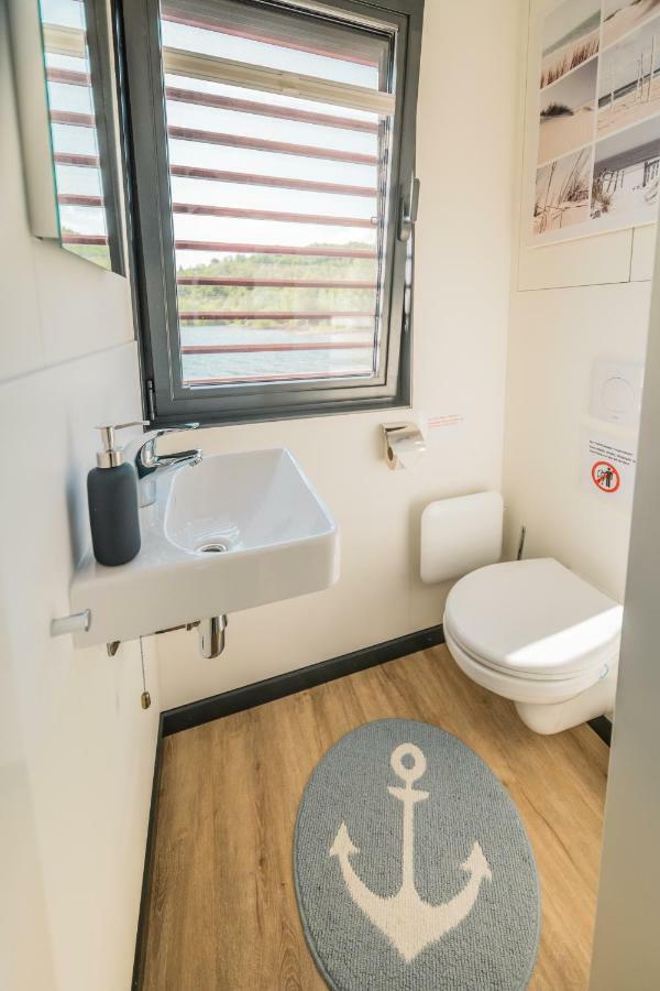 Hausboote Und Ferienhaeuser Marina Muecheln Mucheln Exteriör bild