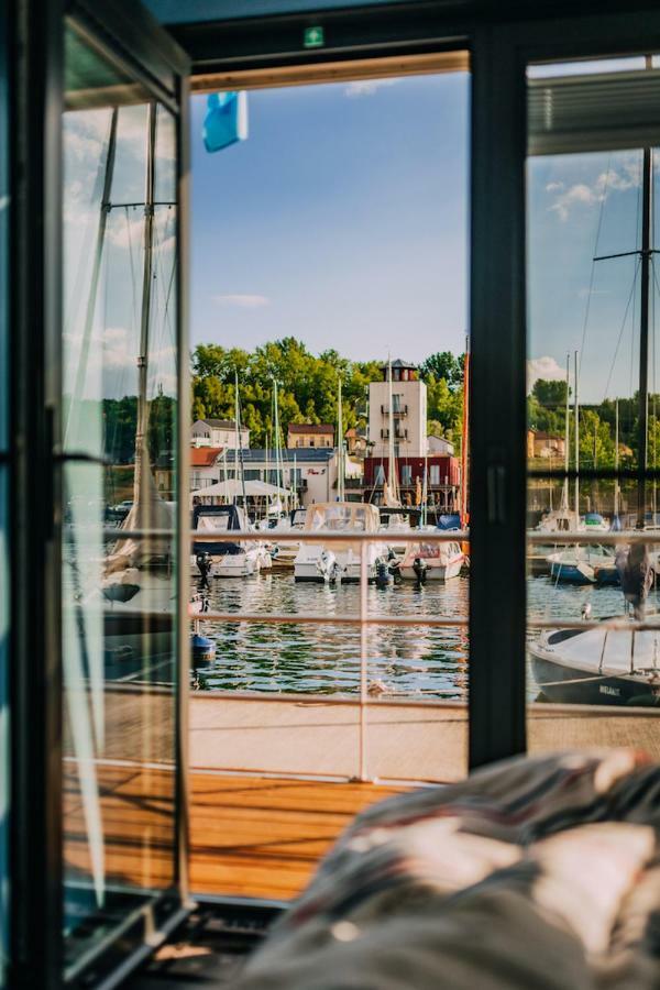 Hausboote Und Ferienhaeuser Marina Muecheln Mucheln Exteriör bild