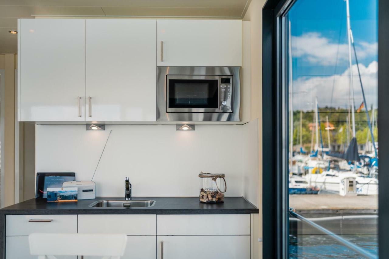 Hausboote Und Ferienhaeuser Marina Muecheln Mucheln Exteriör bild