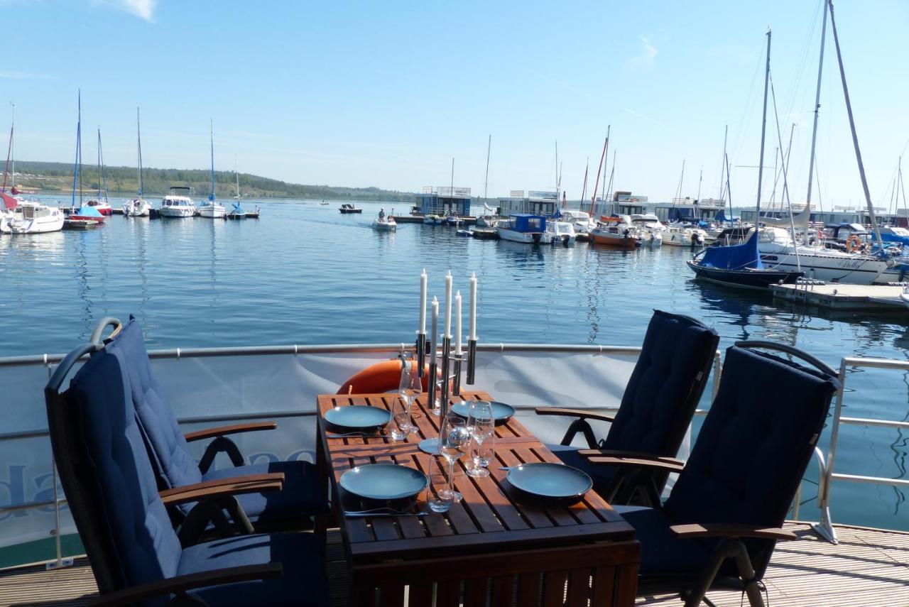 Hausboote Und Ferienhaeuser Marina Muecheln Mucheln Exteriör bild