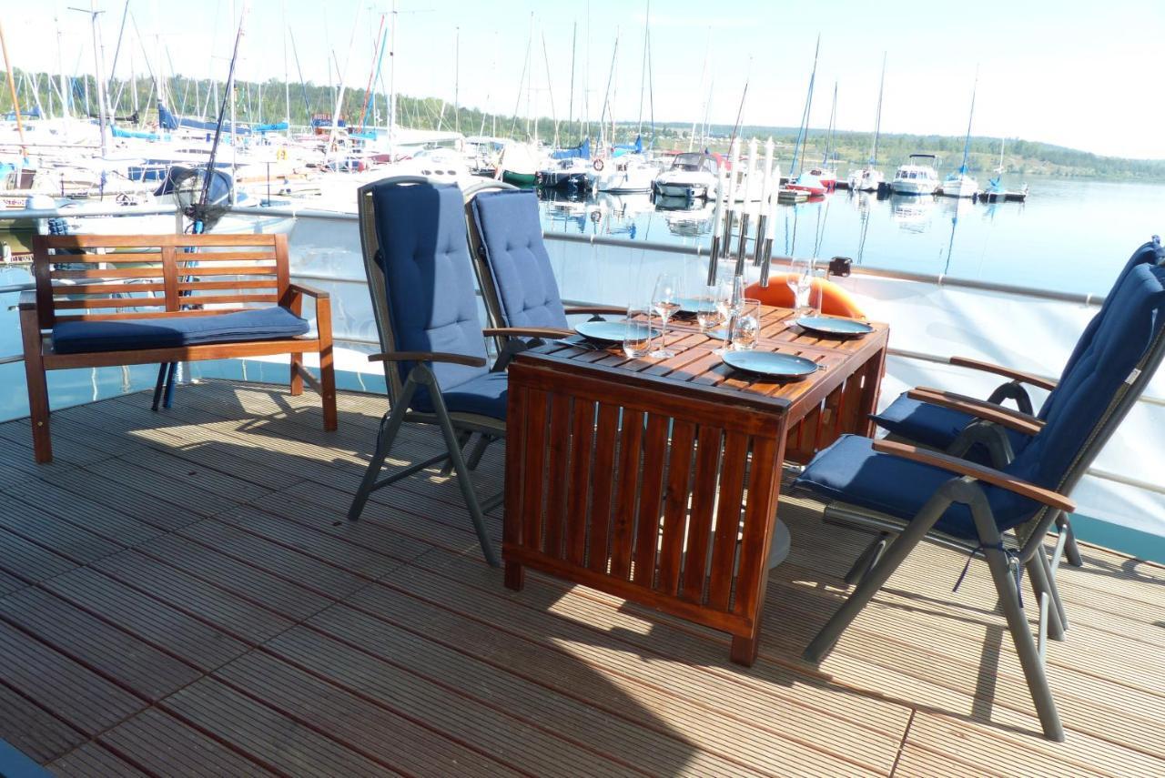 Hausboote Und Ferienhaeuser Marina Muecheln Mucheln Exteriör bild