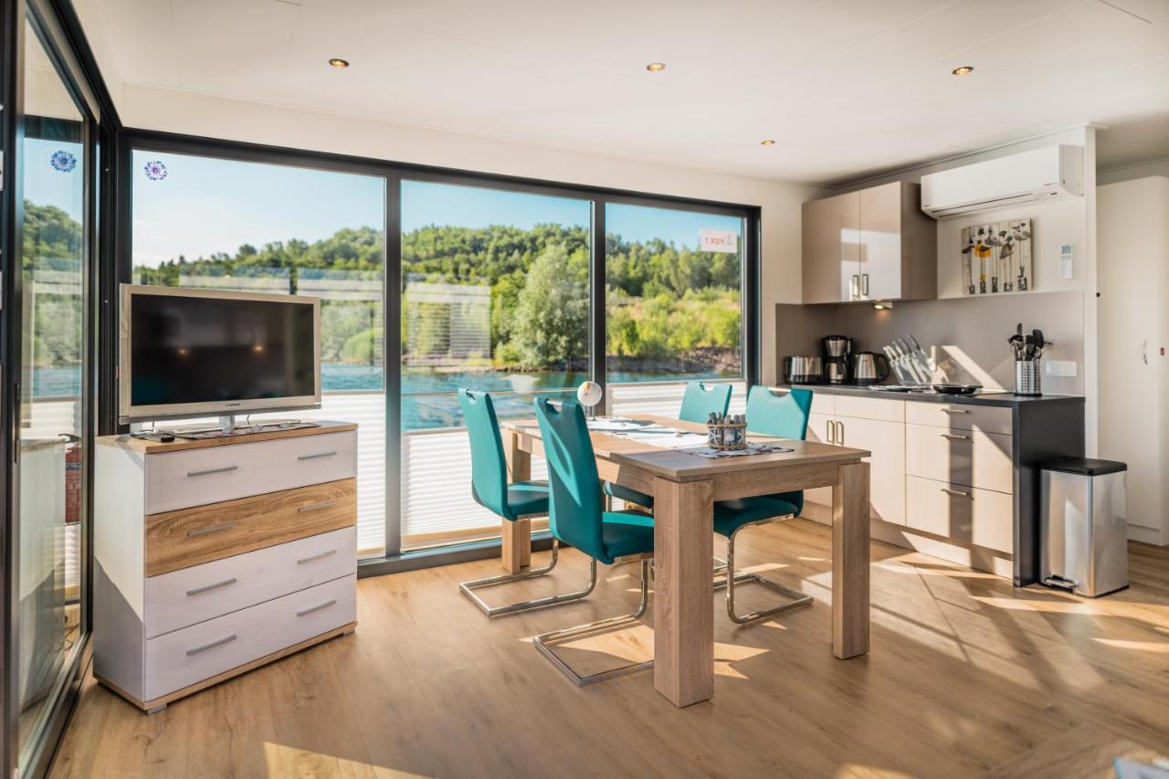 Hausboote Und Ferienhaeuser Marina Muecheln Mucheln Exteriör bild